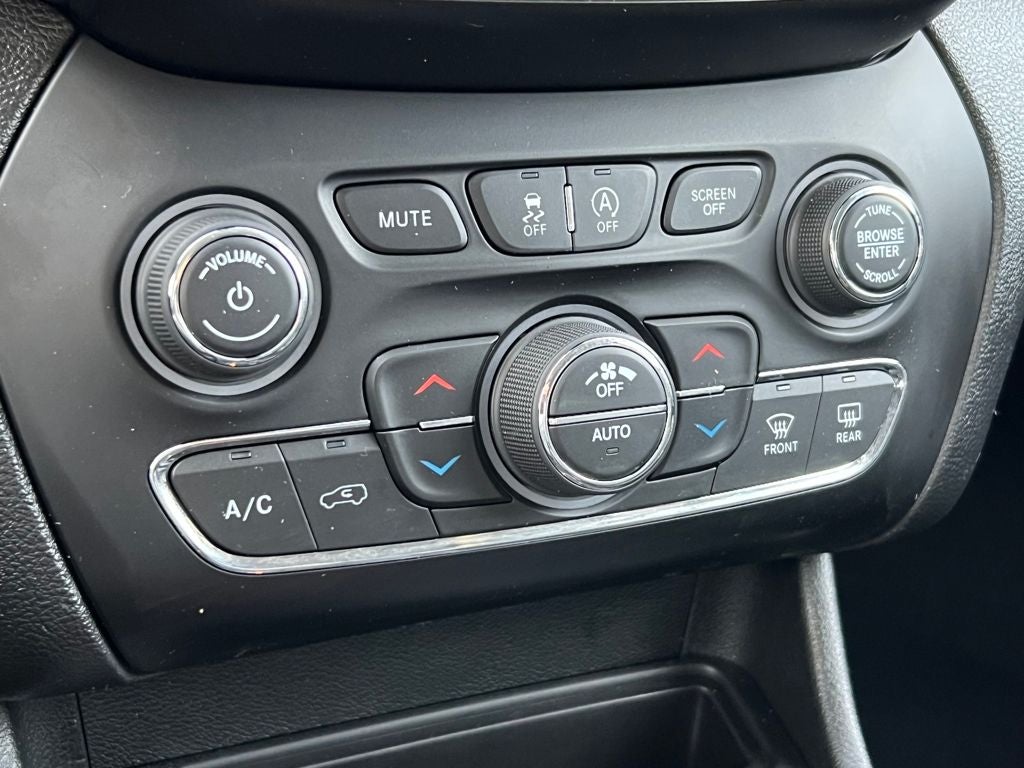 2022 Jeep Cherokee Latitude Lux