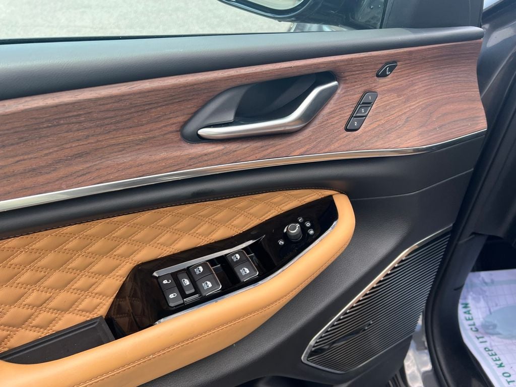 2022 Jeep Grand Cherokee Base