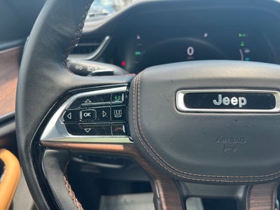 2022 Jeep Grand Cherokee Base