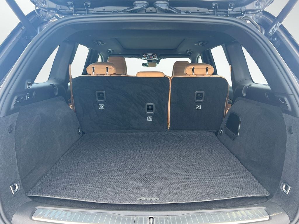 2022 Jeep Grand Cherokee Base