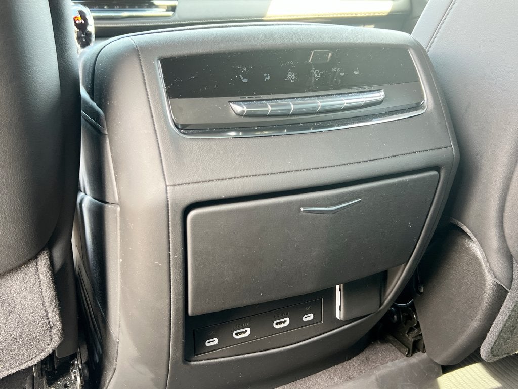 2023 Cadillac Escalade Sport