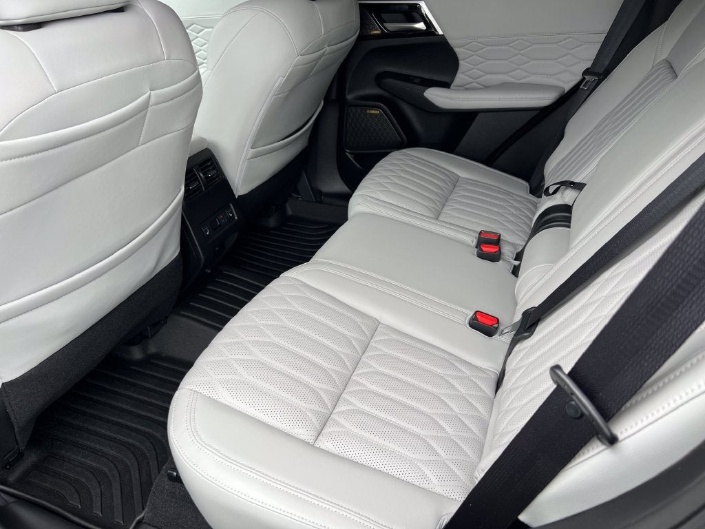 2025 Mitsubishi Outlander Platinum Edition