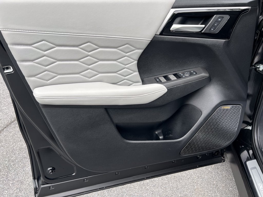 2025 Mitsubishi Outlander Platinum Edition
