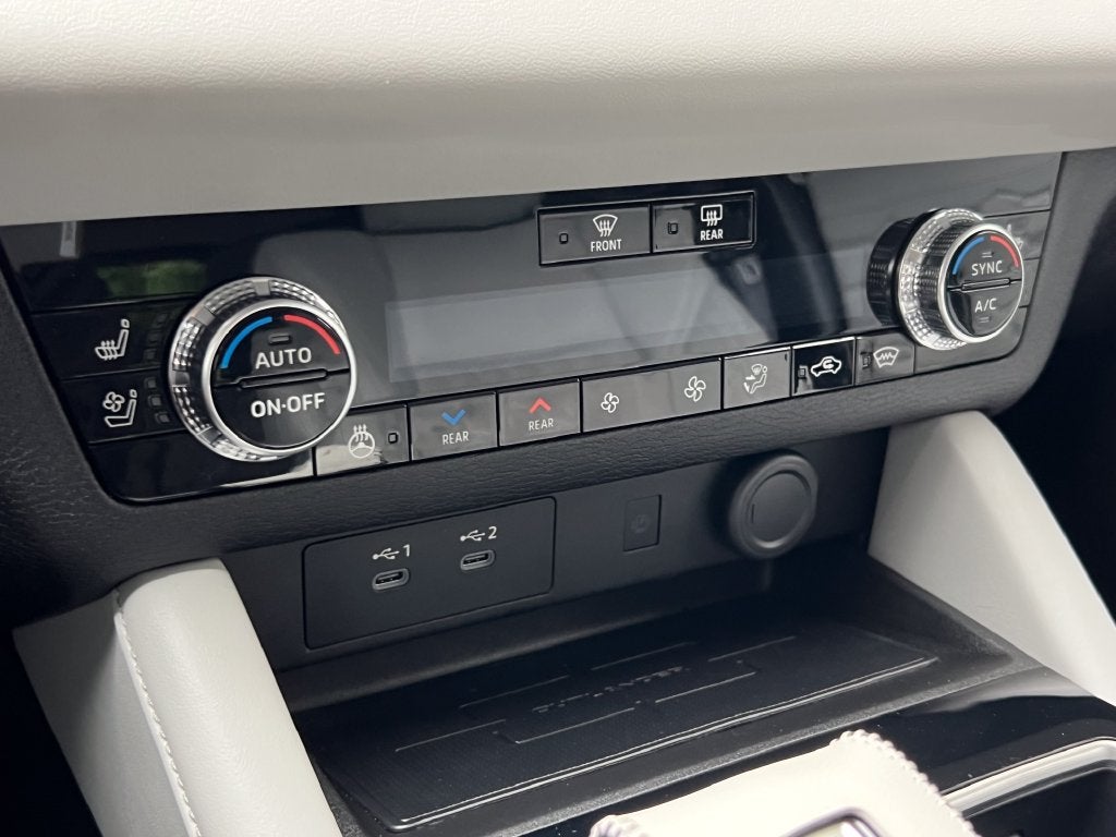 2025 Mitsubishi Outlander Platinum Edition