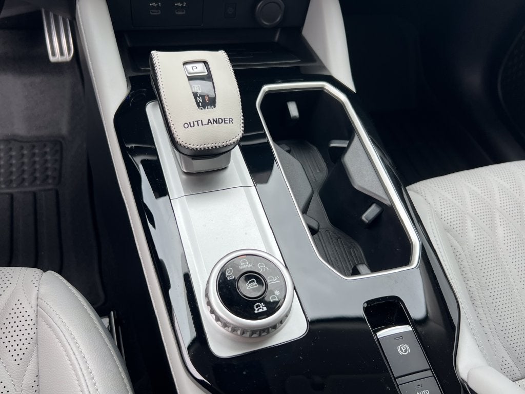 2025 Mitsubishi Outlander Platinum Edition