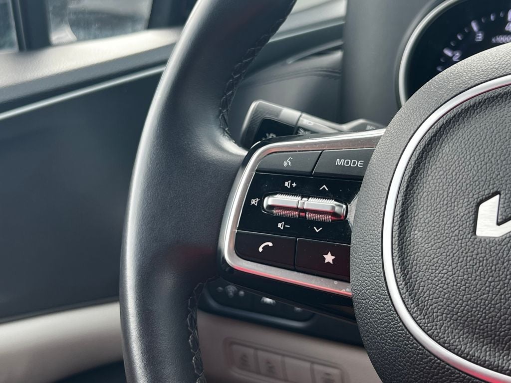 2024 Kia Carnival LX