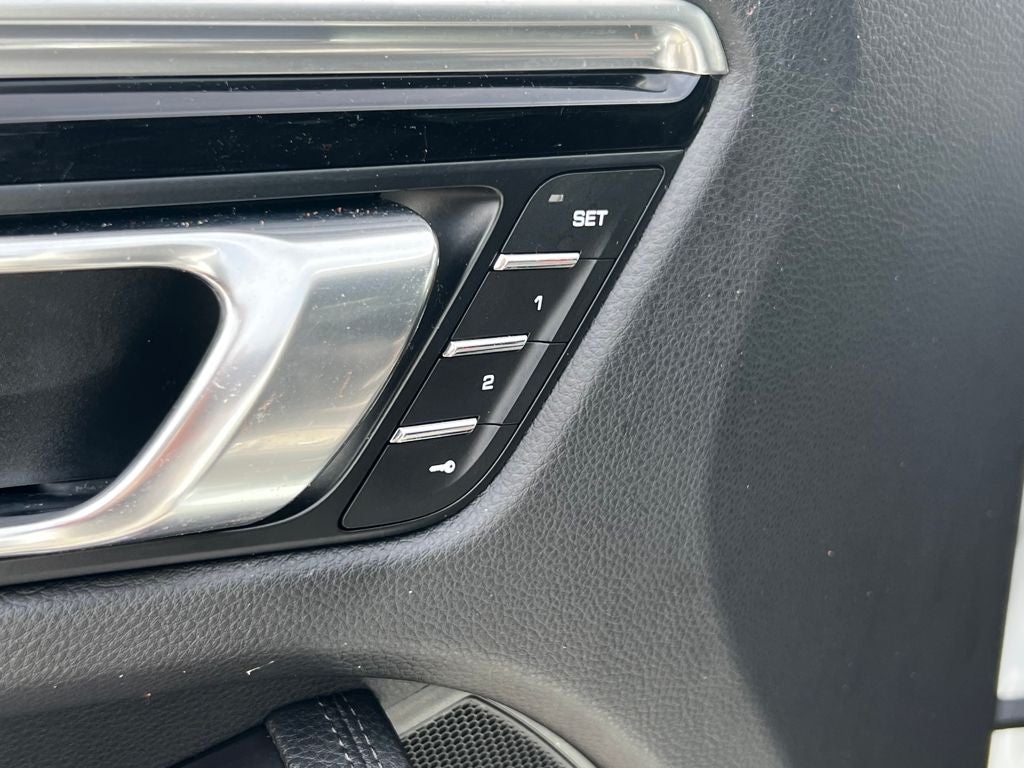 2020 Porsche Macan Base