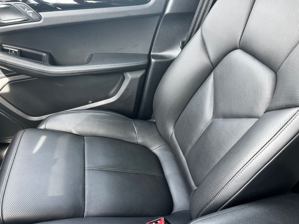 2020 Porsche Macan Base