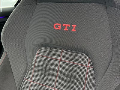 2024 Volkswagen Golf GTI SE