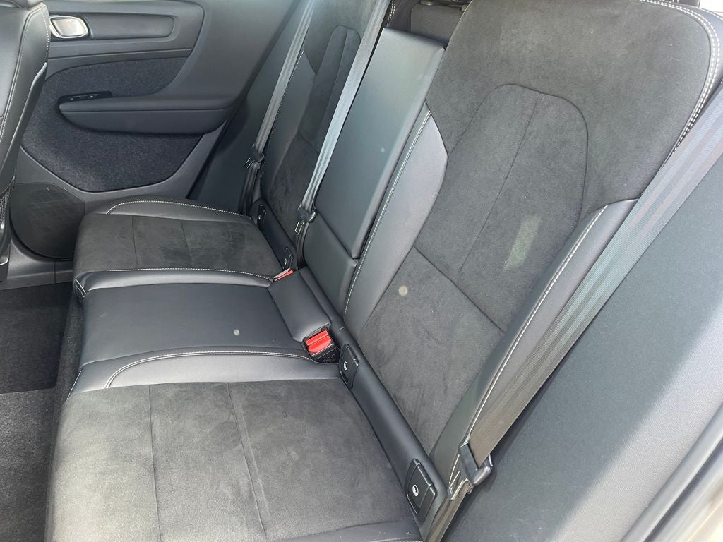 2022 Volvo XC40 R-Design