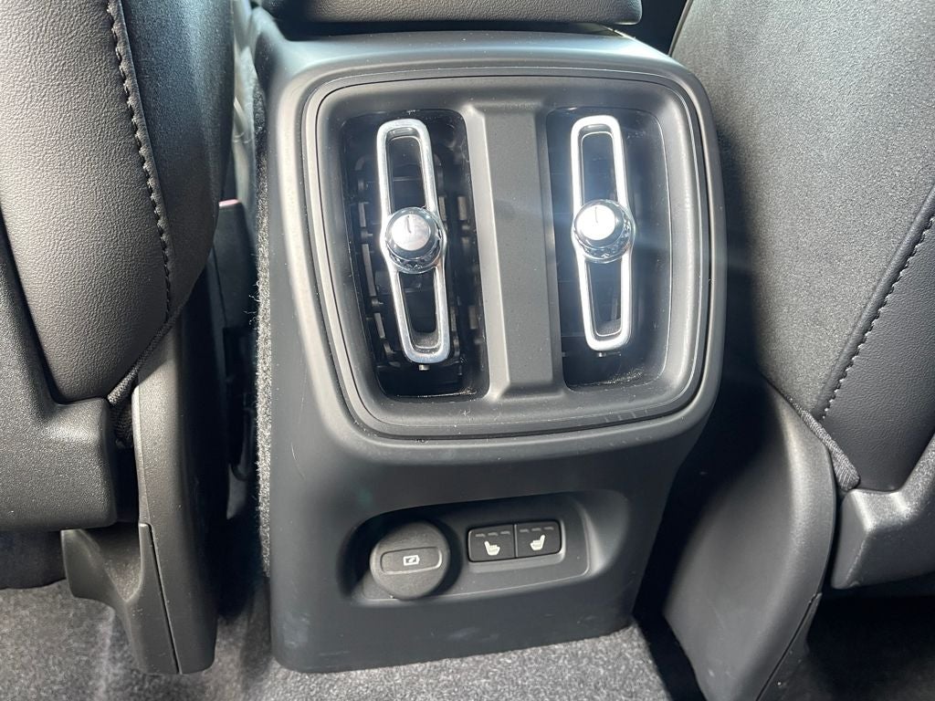 2022 Volvo XC40 R-Design