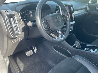 2022 Volvo XC40 R-Design