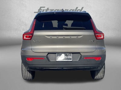 2022 Volvo XC40 R-Design