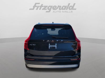 2022 Volvo XC90 T6 Momentum