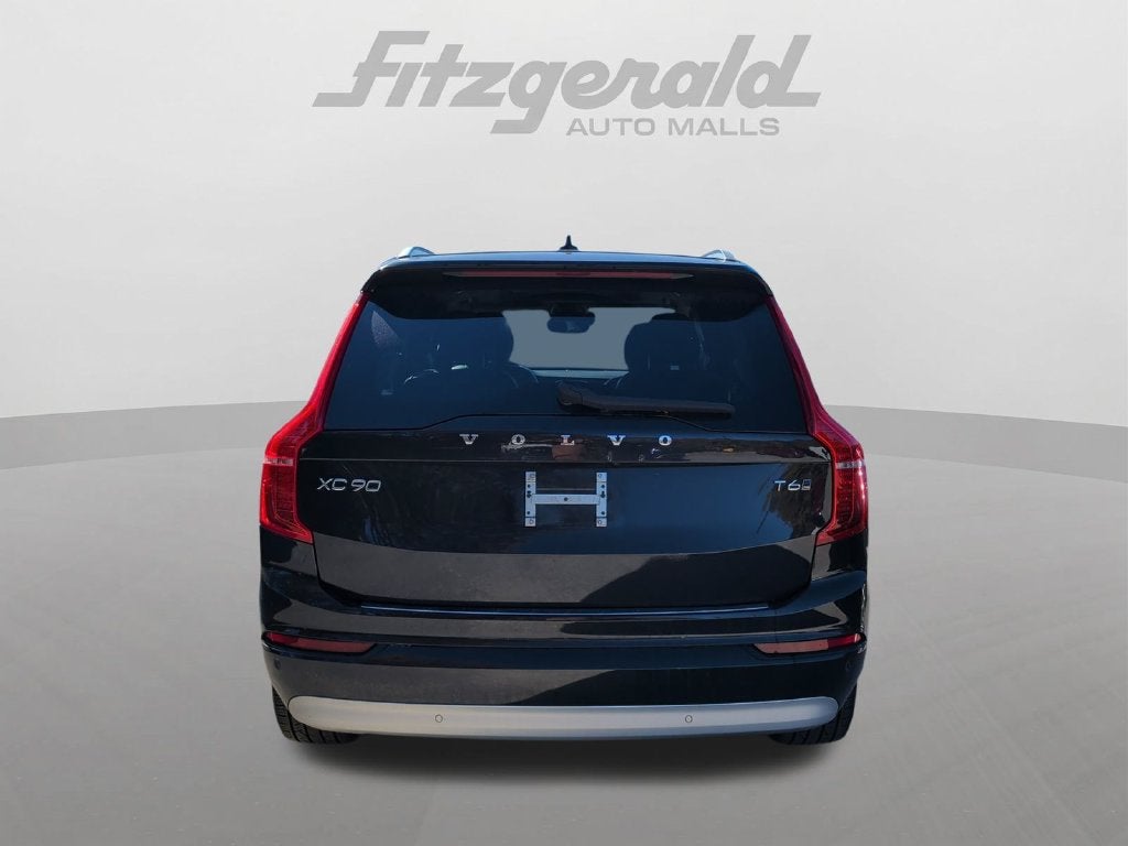2022 Volvo XC90 T6 Momentum