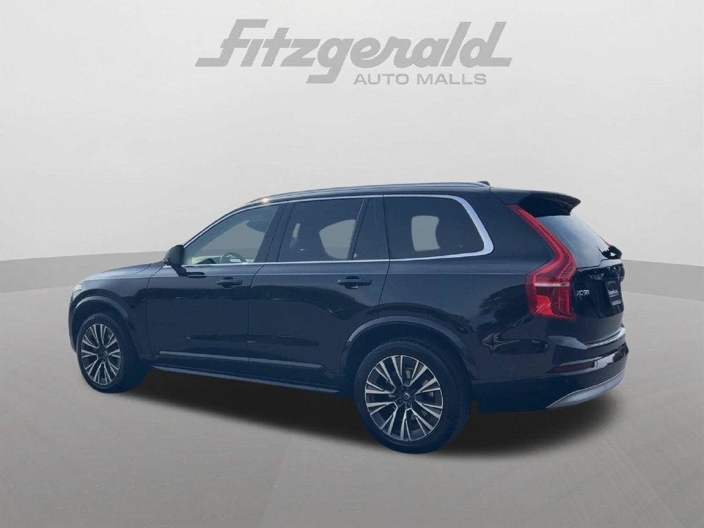 2022 Volvo XC90 T6 Momentum