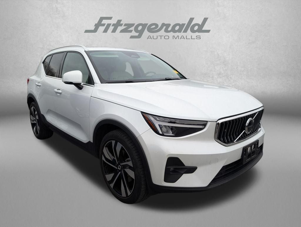2023 Volvo XC40 B4 Plus Bright Theme