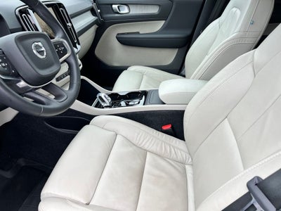 2023 Volvo XC40 B4 Plus Bright Theme