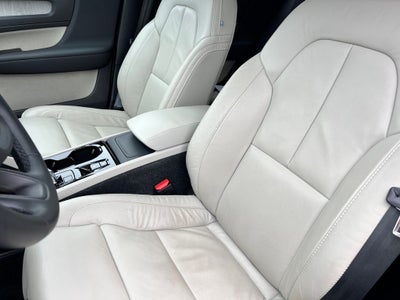 2023 Volvo XC40 B4 Plus Bright Theme