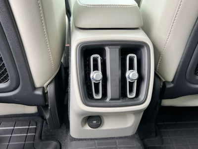 2023 Volvo XC40 B4 Plus Bright Theme
