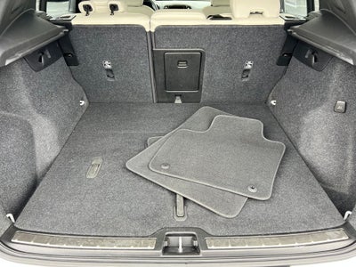 2023 Volvo XC40 B4 Plus Bright Theme