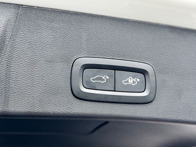 2023 Volvo XC40 B4 Plus Bright Theme