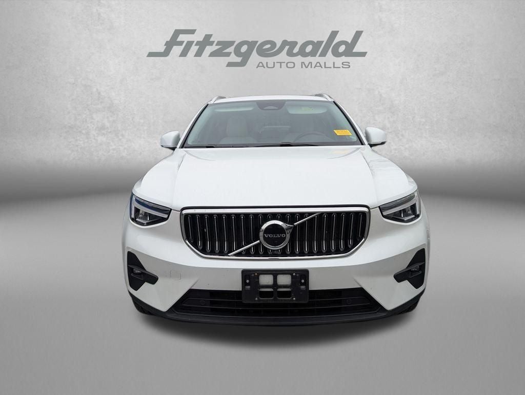 2023 Volvo XC40 B4 Plus Bright Theme