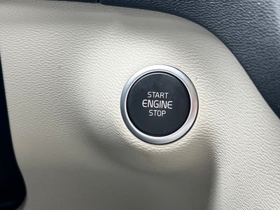 2023 Volvo XC40 B4 Plus Bright Theme