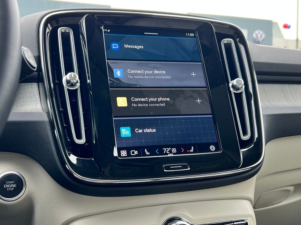 2023 Volvo XC40 B4 Plus Bright Theme