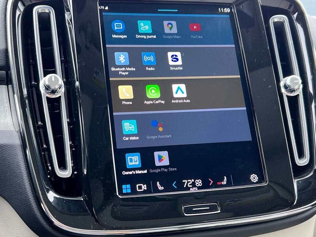 2023 Volvo XC40 B4 Plus Bright Theme