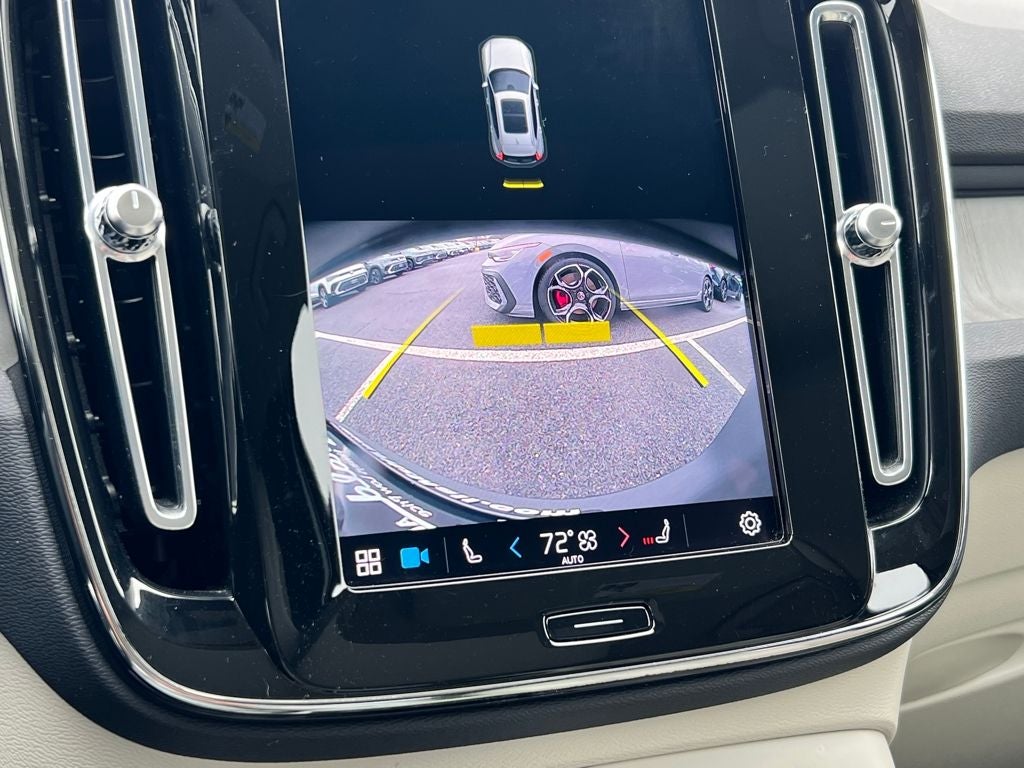 2023 Volvo XC40 B4 Plus Bright Theme