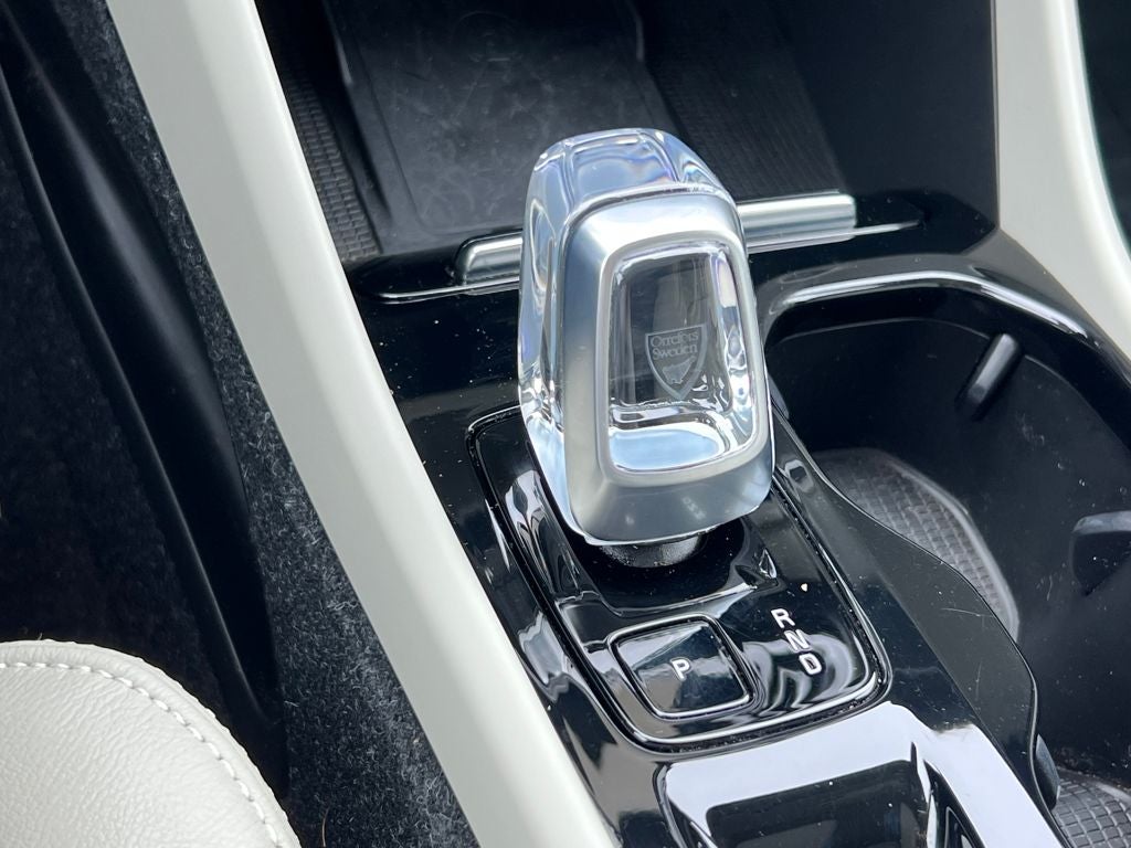 2023 Volvo XC40 B4 Plus Bright Theme