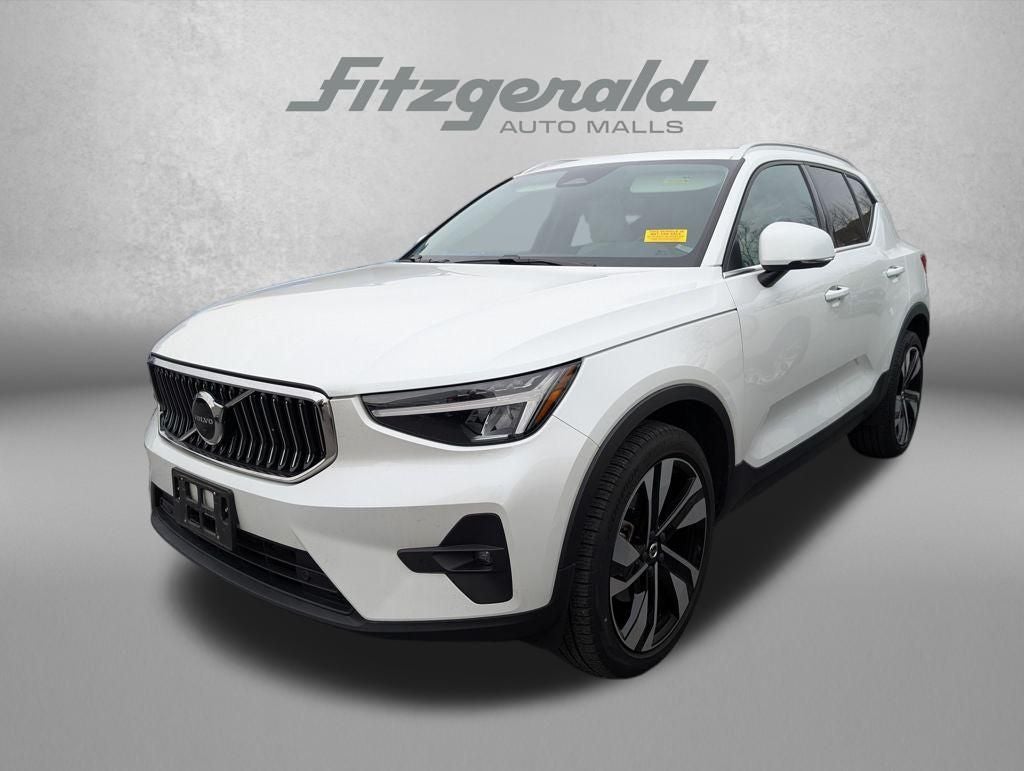 2023 Volvo XC40 B4 Plus Bright Theme