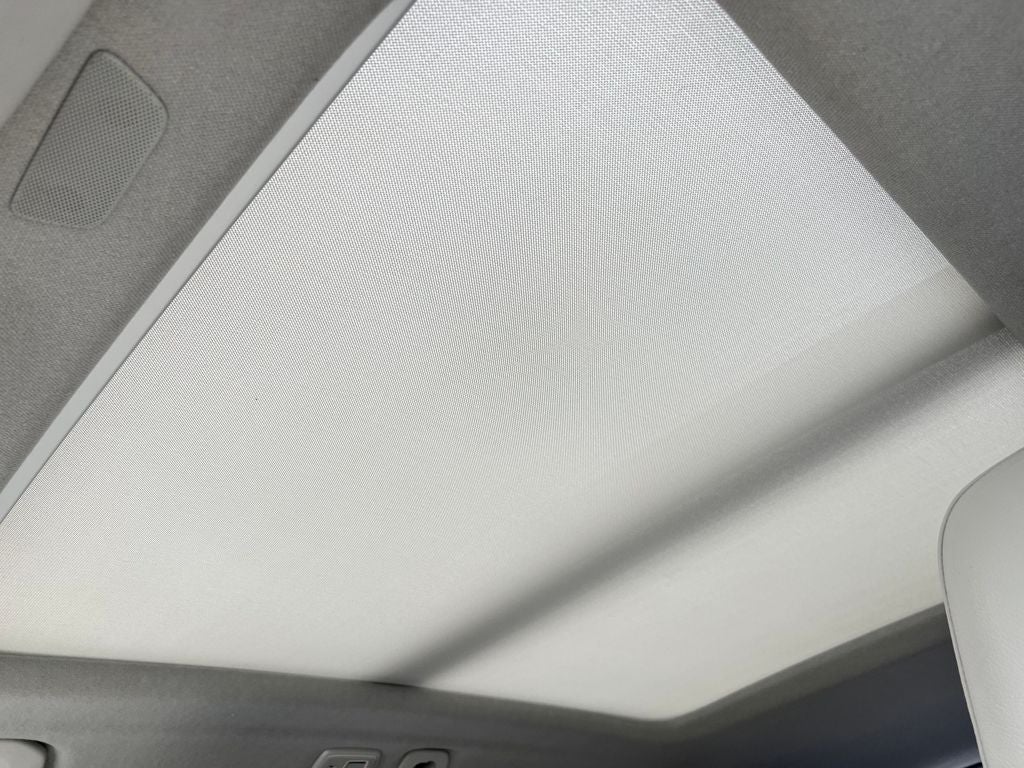 2023 Volvo XC40 B4 Plus Bright Theme