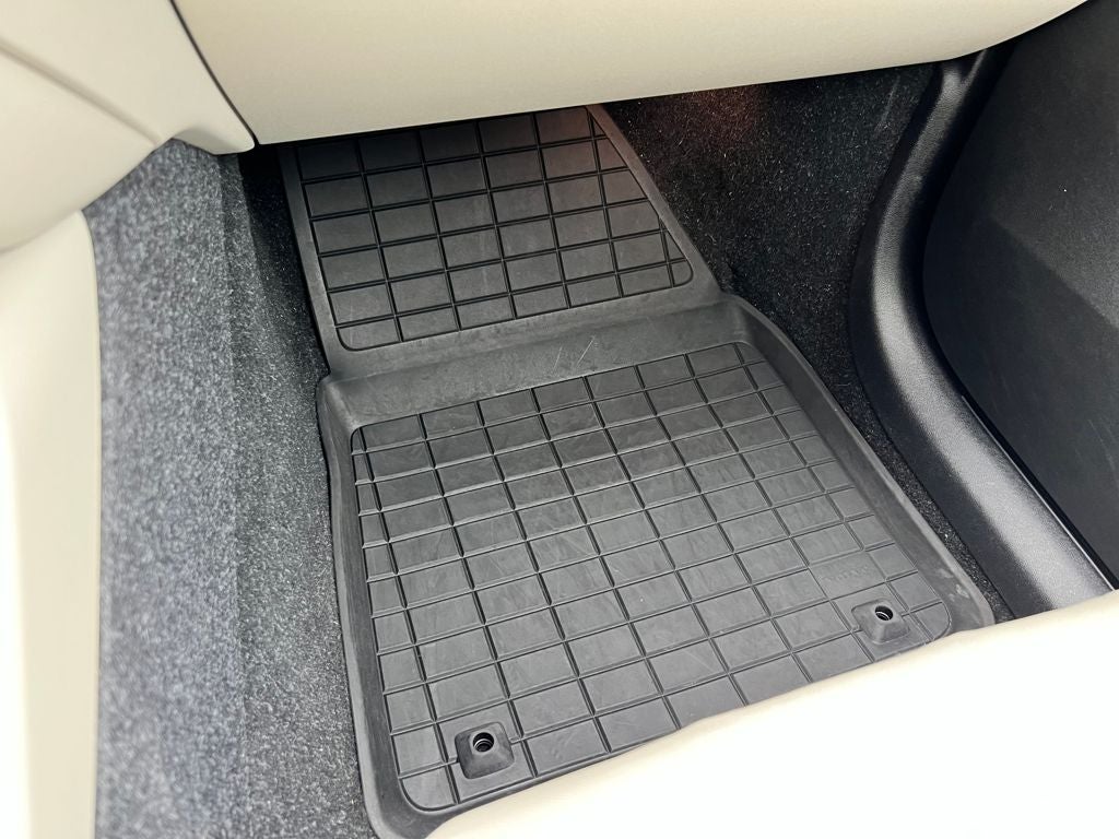 2023 Volvo XC40 B4 Plus Bright Theme