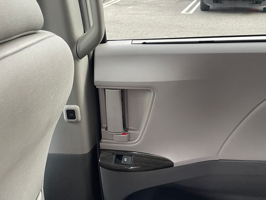 2018 Toyota Sienna XLE 8 Passenger