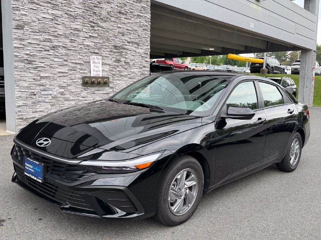 2025 Hyundai Elantra SE