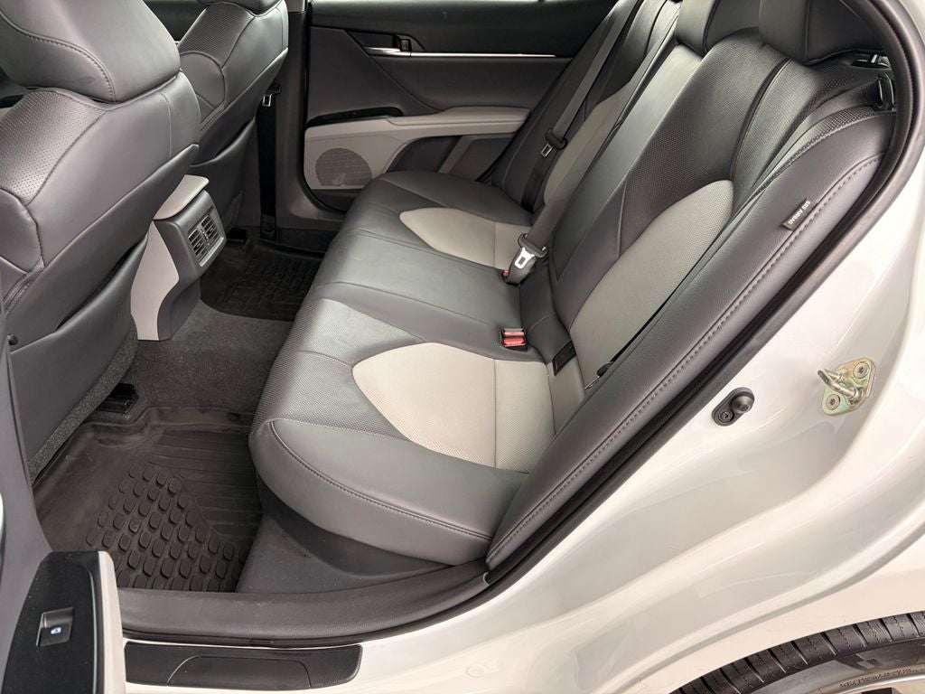 2020 Toyota Camry Hybrid XLE