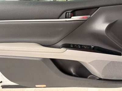 2020 Toyota Camry Hybrid XLE