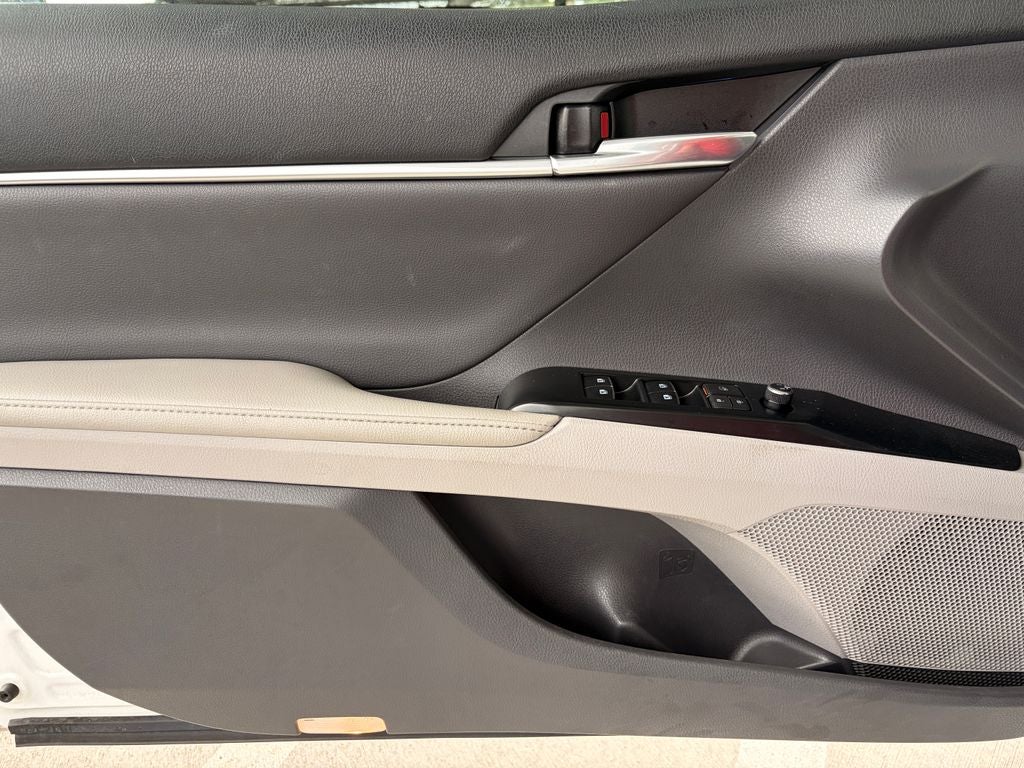 2020 Toyota Camry Hybrid XLE