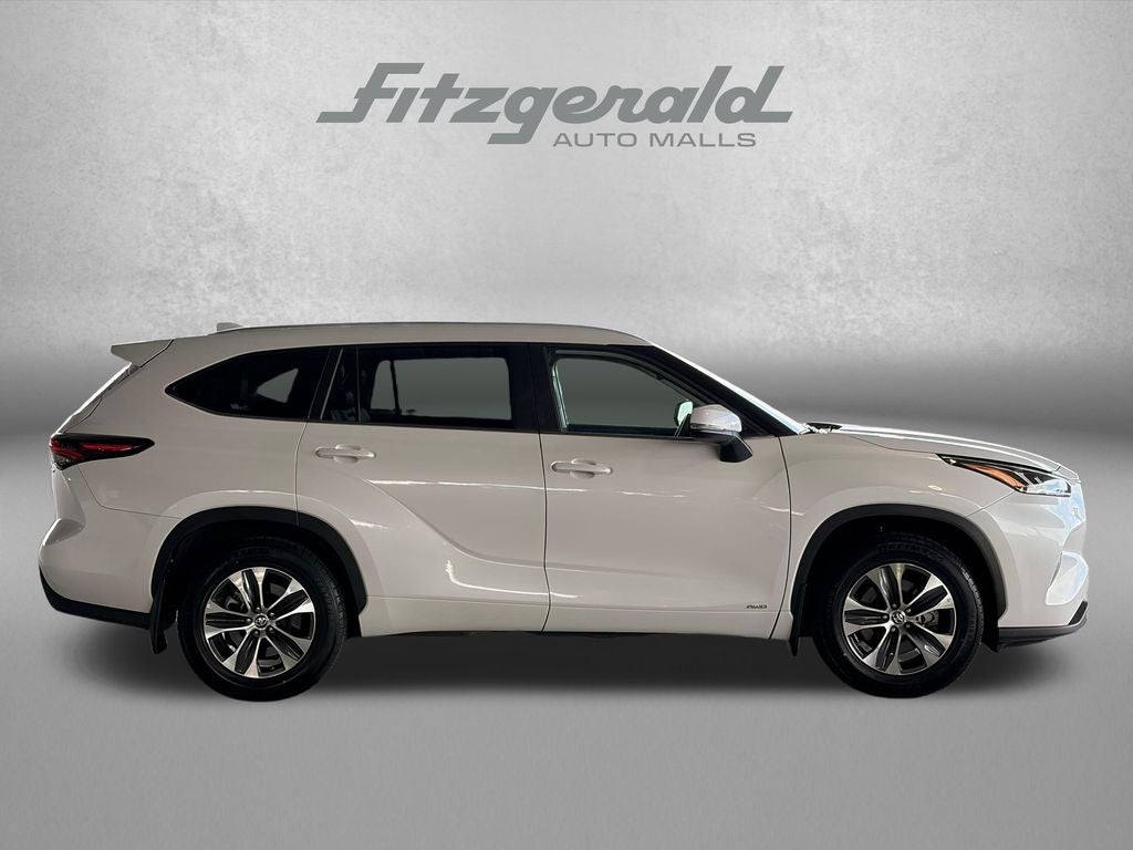 2025 Toyota Highlander Hybrid XLE