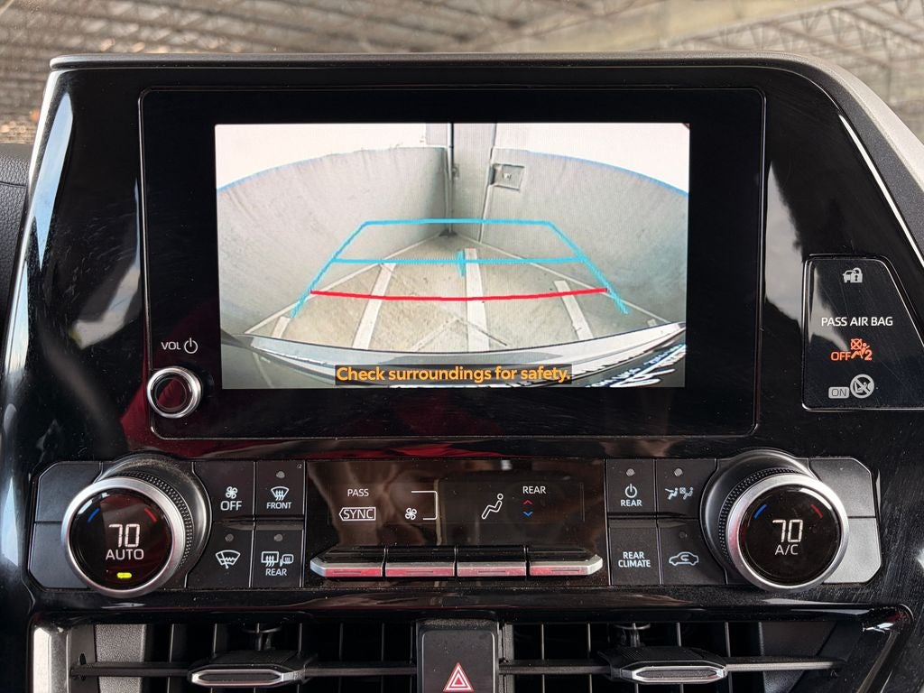 2025 Toyota Highlander LE