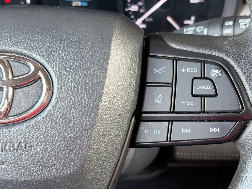 2024 Toyota Sienna LE 8 Passenger