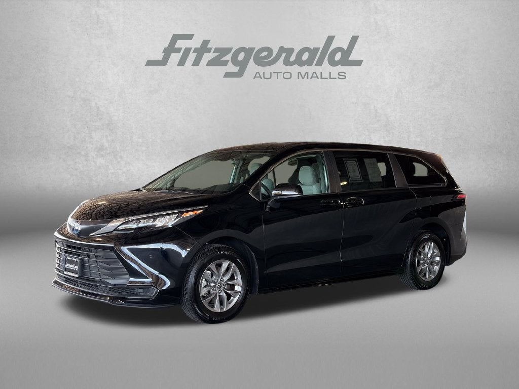 2025 Toyota Sienna LE 8 Passenger