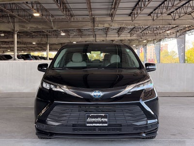 2025 Toyota Sienna LE 8 Passenger