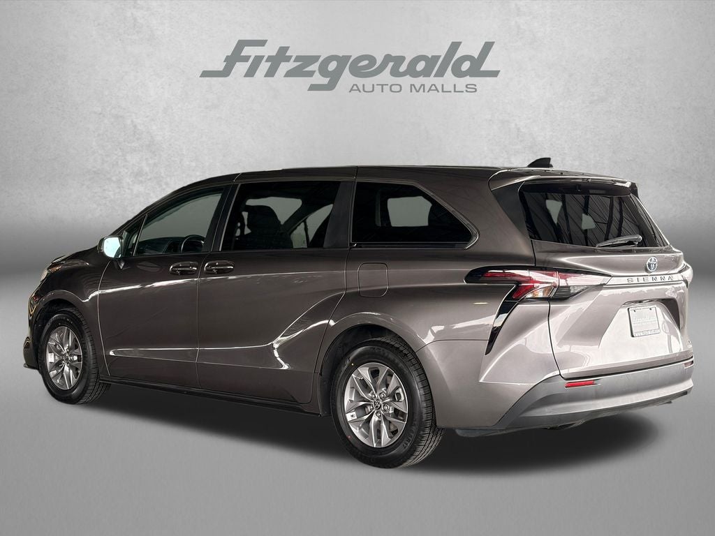 2024 Toyota Sienna LE 8 Passenger