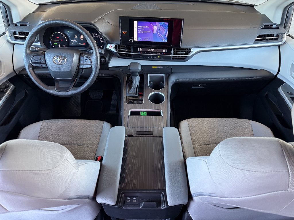 2025 Toyota Sienna LE 8 Passenger