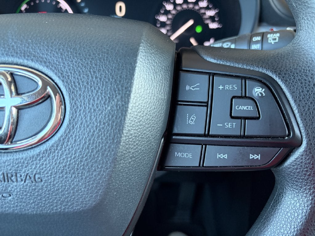 2025 Toyota Sienna LE 8 Passenger