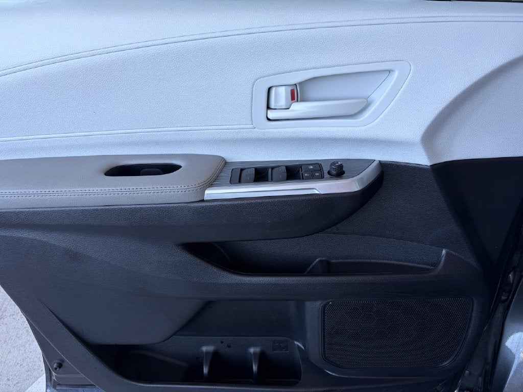 2025 Toyota Sienna LE 8 Passenger
