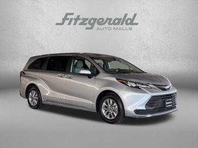 2025 Toyota Sienna LE 8 Passenger